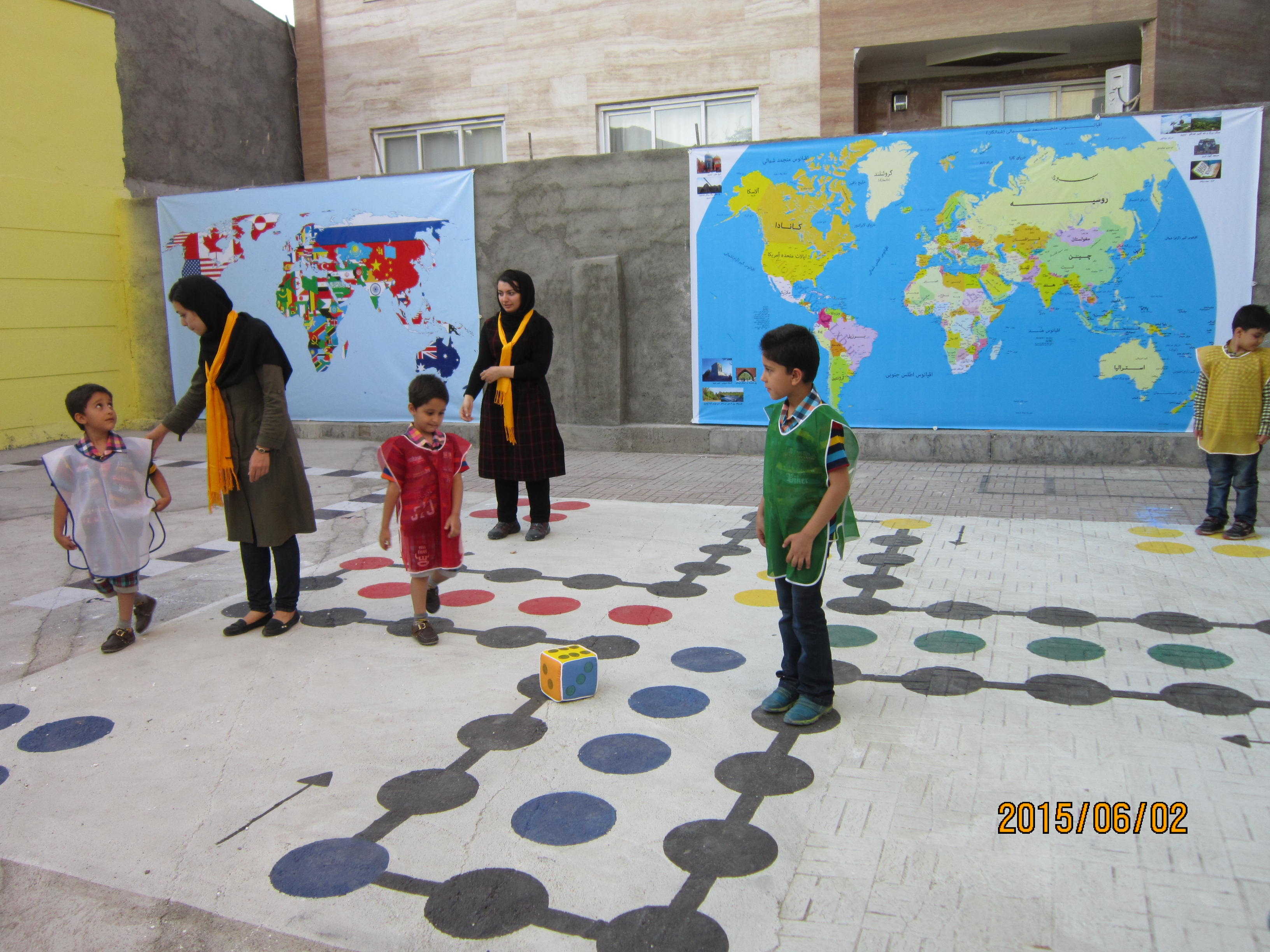 Describing an appropriate model of dynamic courtyard in the Hormozgan schools